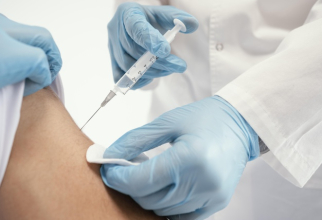Pfizer și BioNTech lansează un studiu pentru vaccinul COVID cu țintă Omicron
