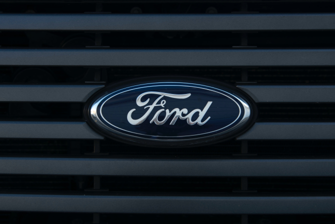 Ford majorează investiţiile în Marea Britanie pentru a produce motoarele utilizate la fabricile din România şi Turcia / Foto: Julissa Helmuth - Pexels
