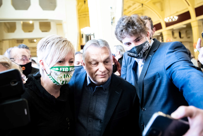 Premierul Ungariei, Viktor Orban, împreună cu simpatizanții săi
