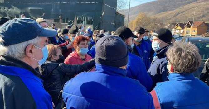 Muncitorii de la Uzina Mecanincă Cugir au declanșat un protest spontan / Foto: Captură video
