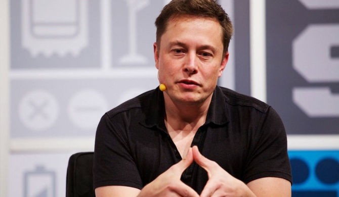 Elon Musk, catalogat drept "iresponsabil" după ce a făcut un zbor de 9 minute cu avionul său privat