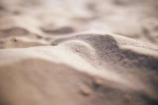 Nisipul, unul dintre cele mai exploatare resurse naturale