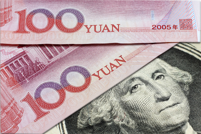 Yuanii iau locul dolarilor și euro