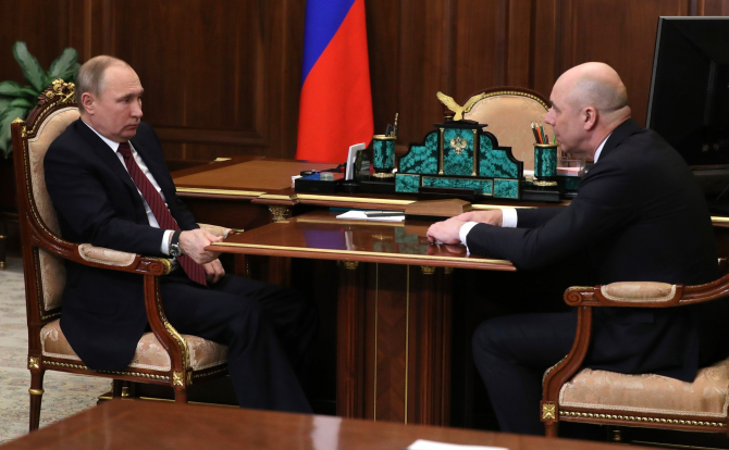 Vladimir Putin și Anton Siluanov, ministrul rus de finanțe / Foto: kremlin.ru