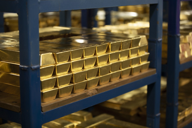Marea Britanie, SUA, Canada și Japonia vor interzice importurile de aur rusesc