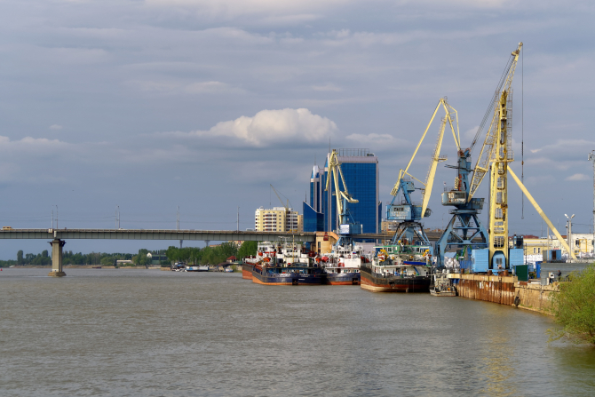 Portul de pe Volga al orașului Astrahan