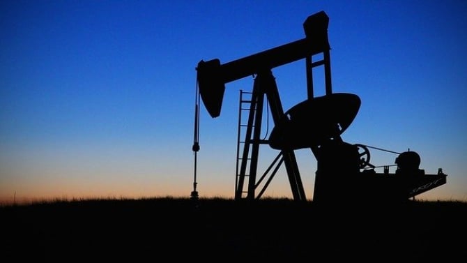 Cotația petrolului își continua scăderea, barilul de țiței Brent revine sub 100 de dolari