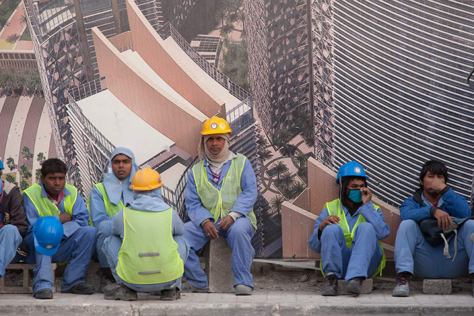 Muncitorii migranți sunt supuși unor abuzuri incredibile în Qatar