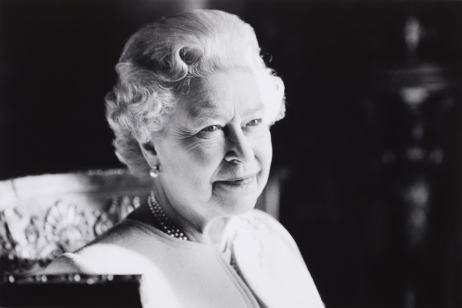 Regina Elisabeta a II-a a Marii Britanii a încetat din viață