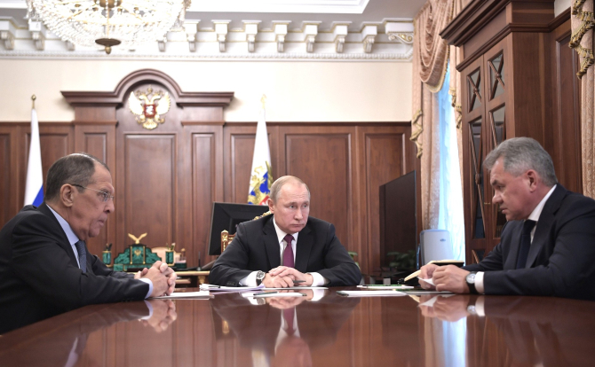 Serghei Lavrov, Vladimir Putin și Serghei Șoigu