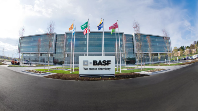 BASF se alătură unei lungi liste de mari companii care se plâng din cauza prețurilor la energie