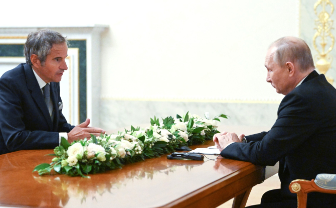 Rafael Mariano Grossi, șeful AIEA, și Vladimir Putin