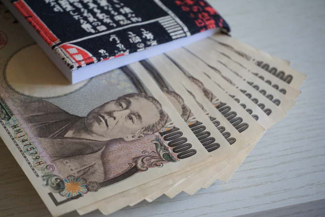 Yenul japonez nu a rezistat