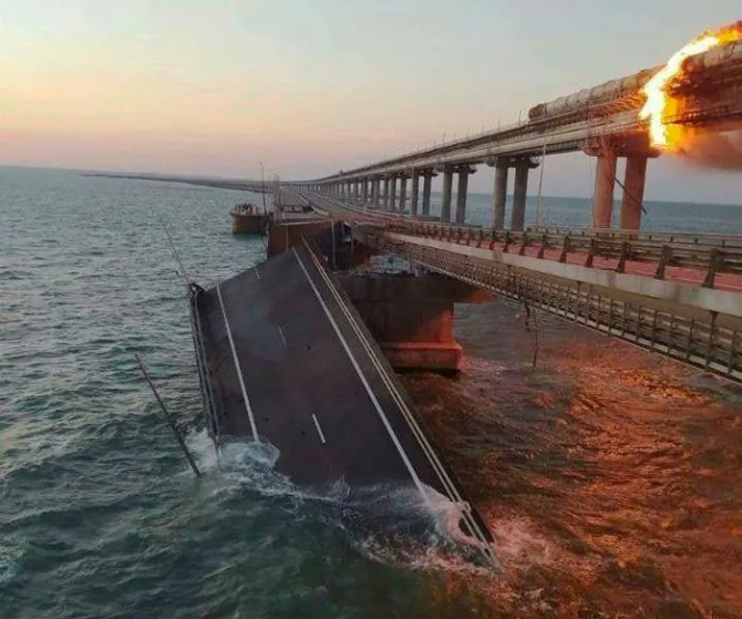 Podul Kerci pare să fi fost ținta unui atac cu bombă