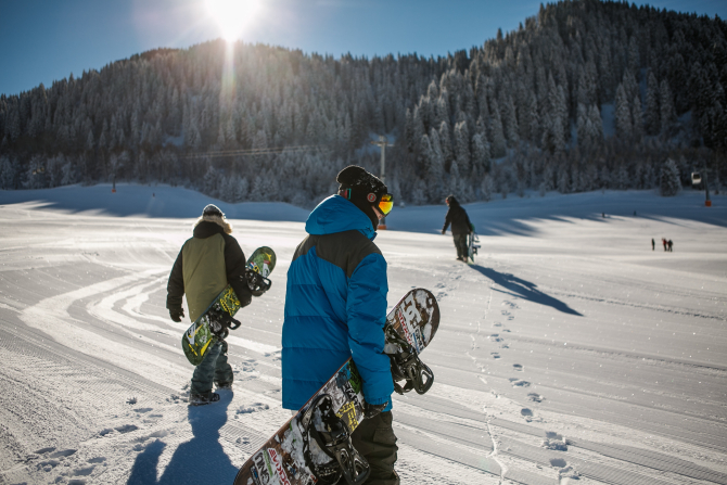 Prețuri colosale la ski în România! Cumperi pârtia sau doar schiezi? / Photo by Visit Almaty