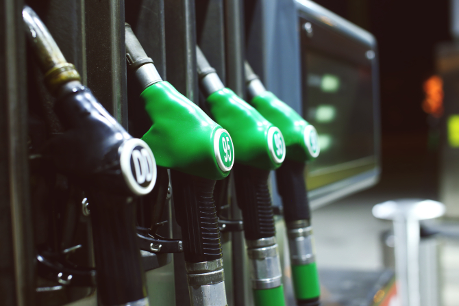 Cele mai mici și mari tarife practicate de benzinari