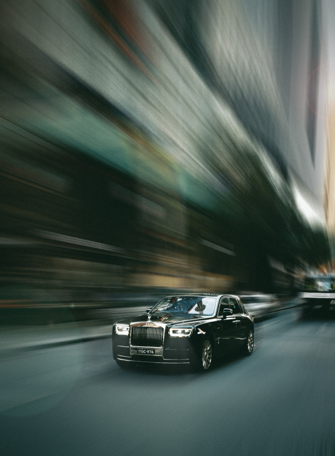 2022, anul în care Rolls-Royce a vândut pentru prima dată mai mult de 6.000 de automobile / FOTO: Photo by Ihor  Lypnytskyi