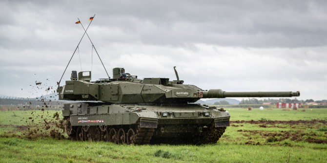 Tancuri Leopard 2 produse de Germania / Foto: NATO / Flickr