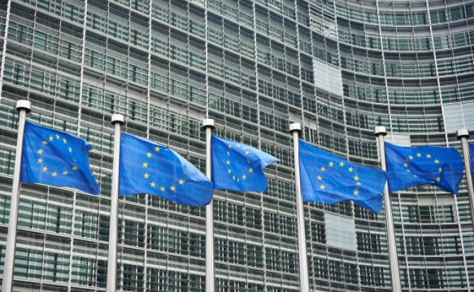 UE studiază dacă Big Tech ar trebui să plătească o parte din costurile reţelei de telecomunicaţii