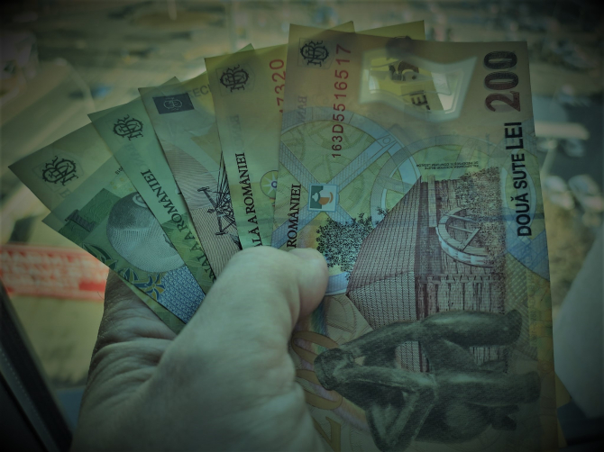 Cum pot fi schimbați banii deteriorați în România