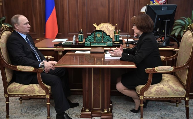 Vladimir Putin și Elvira Nabiulina / Foto: kremlin.ru