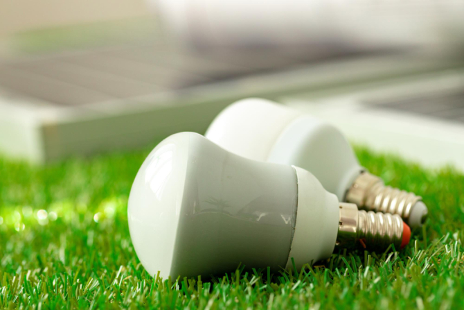 Utilizarea becurilor led este una din căile de a economisi energie electrcă și implicit bani