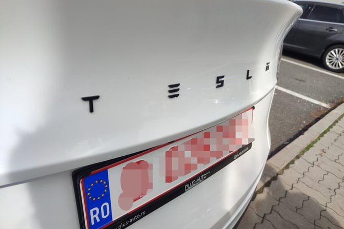 Un autoturism Tesla / Foto: DCBusiness