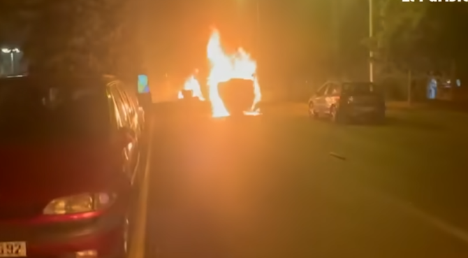 Polițiști bătuți, mașini incendiate, magazine devastate