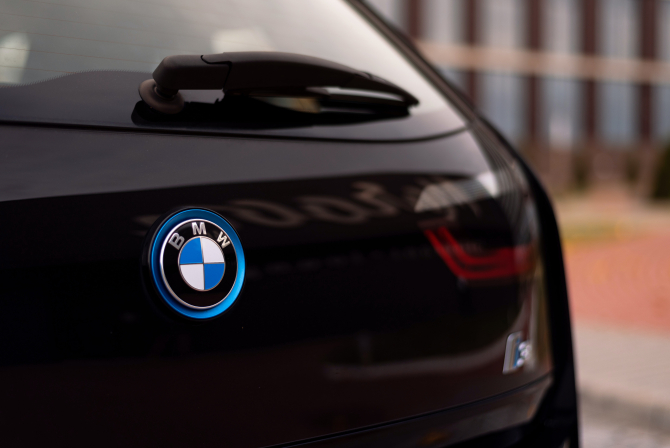 Cum folosește BMW inteligența artificială pentru a eficientiza producția
