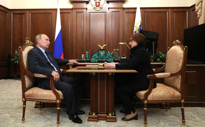 Vladimir Putin și Elvira Nabiulina / Foto: kremlin.ru