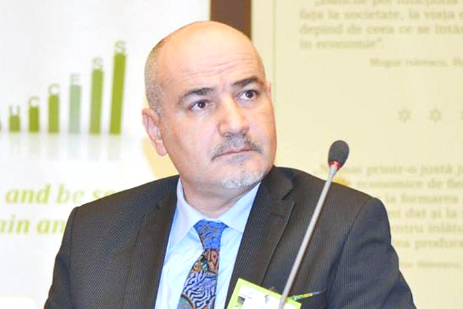 Adrian Mitroi, profesor de finanțe