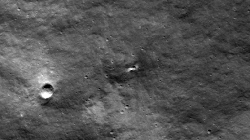 Luna are un nou crater