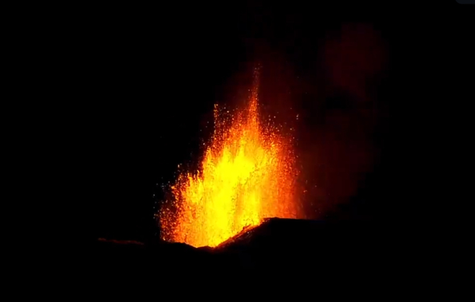 Vulcanul Litli-Hrútur / Captură video