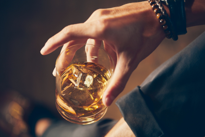 Pahar de whisky  / Foto: Freepik